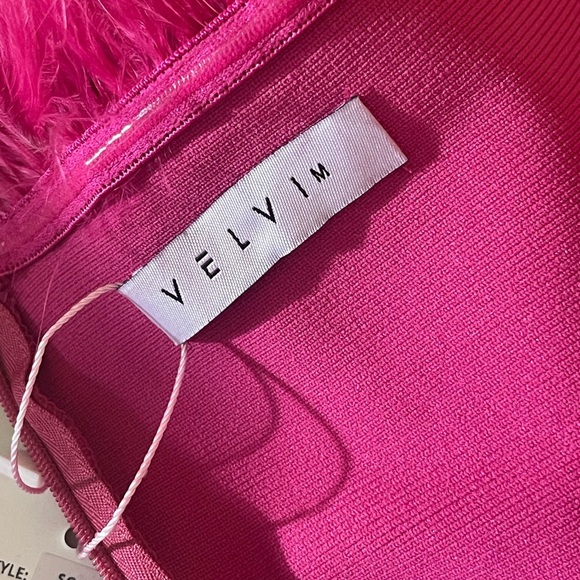 Velvi Sochi Mini Hot Pink Feather Trim Strapless Bodycon Dress Size M - Picture 2 of 10